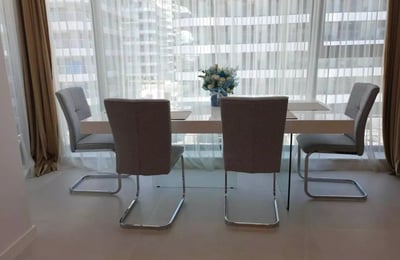 Location longue durée d’un appartement de 2 pièces, 60 m², à Mamaia Nord, Constanța, Roumanie