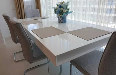 Location longue durée d’un appartement de 2 pièces, 60 m², à Mamaia Nord, Constanța, Roumanie