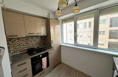 Location longue durée d’un appartement de 3 pièces, 85 m², Constanța, Roumanie