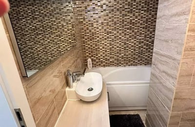 Location longue durée d’un appartement de 3 pièces, 85 m², Constanța, Roumanie