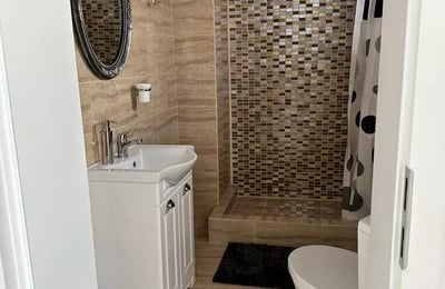 Location longue durée d’un appartement de 3 pièces, 85 m², Constanța, Roumanie