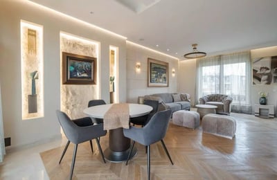 Alquiler de un apartamento de dos niveles, 128 m², en el centro del Casco Antiguo, Belgrado, Serbia