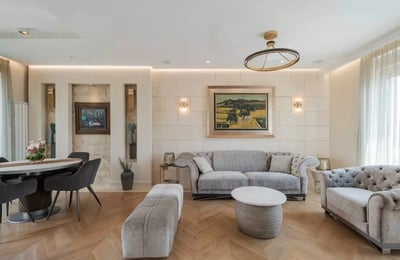 Alquiler de un apartamento de dos niveles, 128 m², en el centro del Casco Antiguo, Belgrado, Serbia