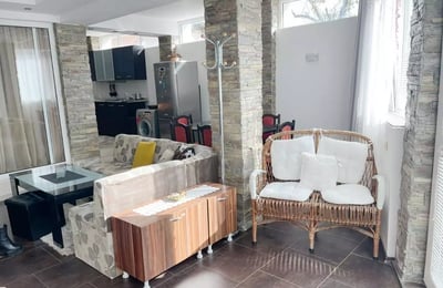 Аренда уютного 2-комнатного апартамента с двориком, Варна, Болгария