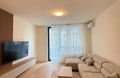 Alquiler de un espacioso apartamento de 2 habitaciones, 55 m², Belgrado, Serbia