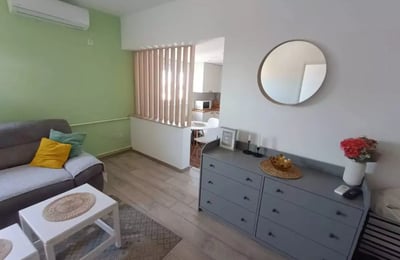 Miete einer gemütlichen 2-Zimmer-Wohnung, 41 m², nahe dem Stadtzentrum, Belgrad, Serbien