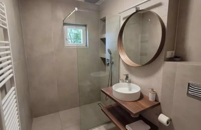 Miete komfortabler 3-Zimmer-Apartments, 74 m², Faleza Nord, Constanța, Rumänien