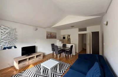 Miete einer geräumigen 3-Zimmer-Maisonettewohnung, 85 m², nahe dem Stadtzentrum, Belgrad, Serbien