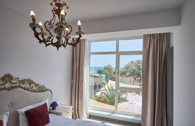 Alquiler de cómodos apartamentos de 3 habitaciones, 75 m², Mamaia, Constanța, Rumanía