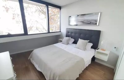 Long-term rental in Buenos Aires: Modern 2-room apartment with balcony, rooftop pool and gym in Palermo Soho