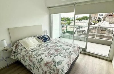 Long-term rental in Buenos Aires: Spacious 2-room apartment with terrace and full amenities in Palermo