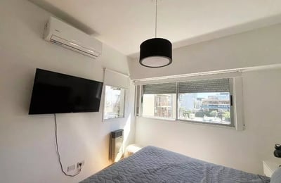 Long-term rental in Buenos Aires: Bright 2-room apartment with balcony and pool in Palermo Hollywood