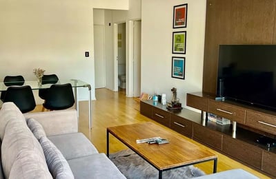 Long-term rental in Buenos Aires: Bright 2-room apartment with amenities and balcony in Palermo Hollywood