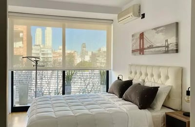 Long-term rental in Buenos Aires: Bright 2-room apartment with amenities and balcony in Palermo Hollywood