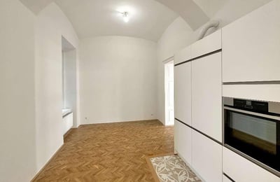 Apartamento histórico frente a la estación de metro Schottenring en el distrito 1 de Viena