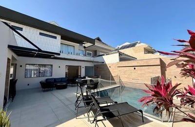 Vermietung einer großzügigen Villa mit 4 Schlafzimmern und Pool, Barra da Tijuca, Rio de Janeiro, Brasilien