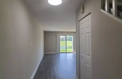 Long-Term Rental – Renovated 2BR Townhouse in Wheeling, IL, USA (Polo Run)