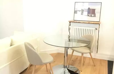 Location d’un appartement meublé de 2 pièces, 42 m², Paris 16ᵉ, France