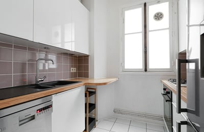Rent of a modern 2-room apartment, 40 m², 15th district, Paris, France