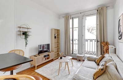 Rent of a modern 2-room apartment, 40 m², 15th district, Paris, France