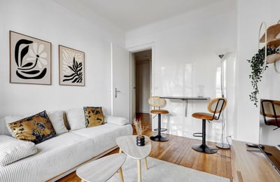 Rent of a modern 2-room apartment, 40 m², 15th district, Paris, France