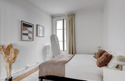 Rent of a modern 2-room apartment, 40 m², 15th district, Paris, France