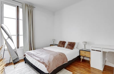 Rent of a modern 2-room apartment, 40 m², 15th district, Paris, France