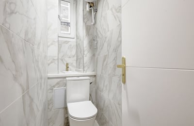 Rent of a modern 2-room apartment, 61 m², with a view of the majestic Porte Saint-Denis, Paris, France