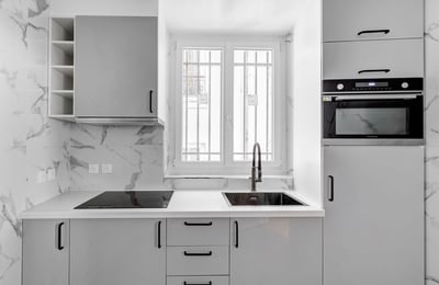 Rent of a modern 2-room apartment, 61 m², with a view of the majestic Porte Saint-Denis, Paris, France