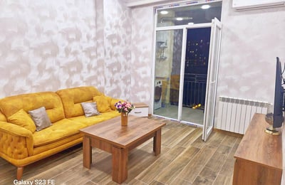 Moderne, helle Wohnung mit Balkon zur Miete, Batumi, Georgien