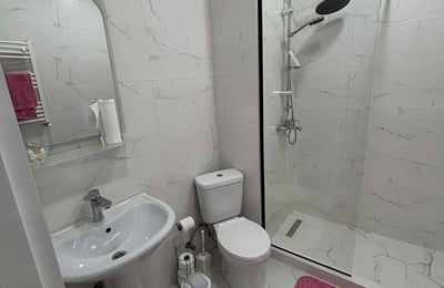 Location d’un appartement cosy et meublé avec balcon, 47 m², Batoumi, Géorgie