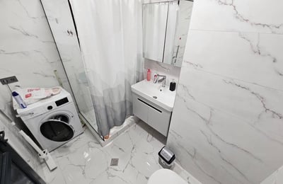 Alquiler de luminoso y cómodo apartamento en Black Sea Tower, 62 m², Batumi, Georgia