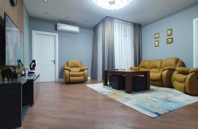Alquiler de apartamento amplio y completamente amueblado, 90 m², Batumi, Georgia
