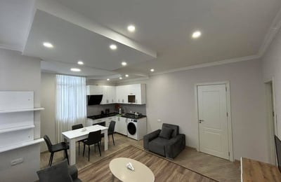 Location d'un appartement lumineux et spacieux, 66 m², Batoumi, Géorgie