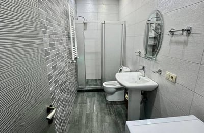 Vermietung einer hellen, komfortablen Wohnung mit Balkon, 60 m², Batumi, Georgien