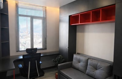 Alquiler de apartamento luminoso y moderno con balcón, 70 m², Batumi, Georgia
