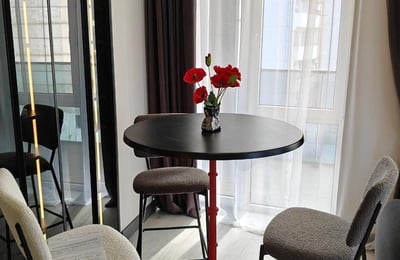 Alquiler de apartamento luminoso y moderno con balcón, 70 m², Batumi, Georgia