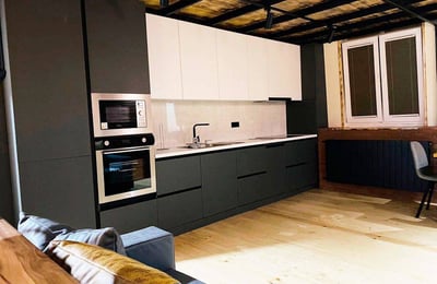 Alquiler de apartamento espacioso de 78 m², Casco Antiguo, Batumi, Georgia