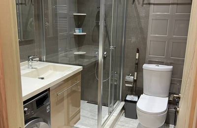 Moderne 100 m² Wohnung mit Stadtblick zu vermieten, Batumi, Georgien