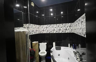 Mieten Sie eine möblierte und geräumige 100 m² Maisonette-Wohnung in Batumi, Georgien