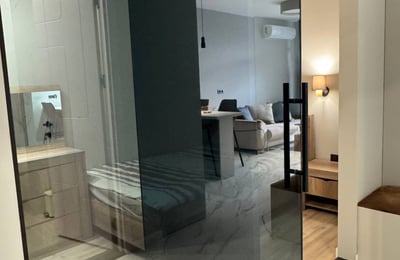 Alquiler de un apartamento moderno y amueblado de 60 m² en Black Sea Tower, Batumi, Georgia