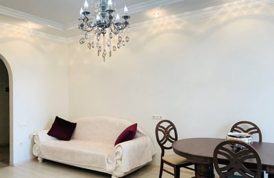 Alquiler de un apartamento espacioso y luminoso de 101 m² en Dona House, Batumi, Georgia