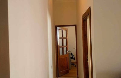 Location d'un appartement fonctionnel meublé, 60 m², Batoumi, Géorgie