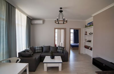 Vermietung einer geräumigen, möblierten Wohnung, 90 m², Batumi, Georgien