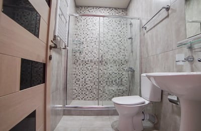 Vermietung einer geräumigen, möblierten Wohnung, 90 m², Batumi, Georgien