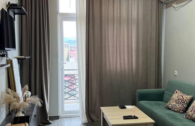 Alquiler de apartamento confortable y amueblado con balcón, Batumi, Georgia