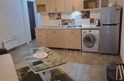 Location d'un appartement lumineux et meublé, 40 m², Batoumi, Géorgie