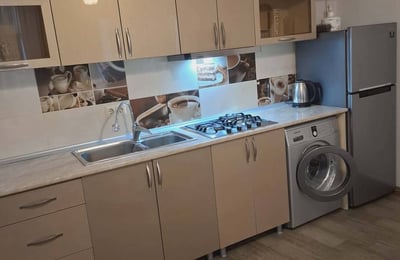 Location d'un appartement lumineux et meublé, 40 m², Batoumi, Géorgie