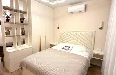 Location d'un studio lumineux et cosy, 32 m², Blue Sky Tower, Batoumi, Géorgie