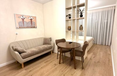 Location d'un studio lumineux et cosy, 32 m², Blue Sky Tower, Batoumi, Géorgie